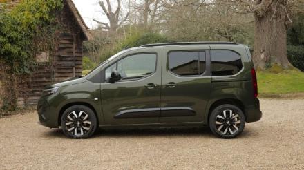 Vauxhall COMBO LIFE 100kW Design 50kWh 5dr Auto