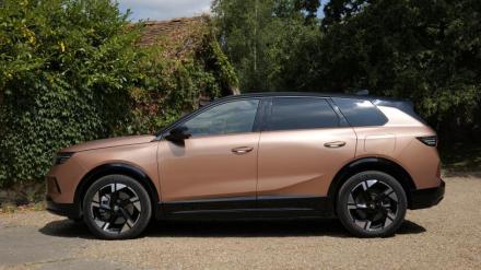 Vauxhall GRANDLAND 157kW Design 73kWh 5dr Auto